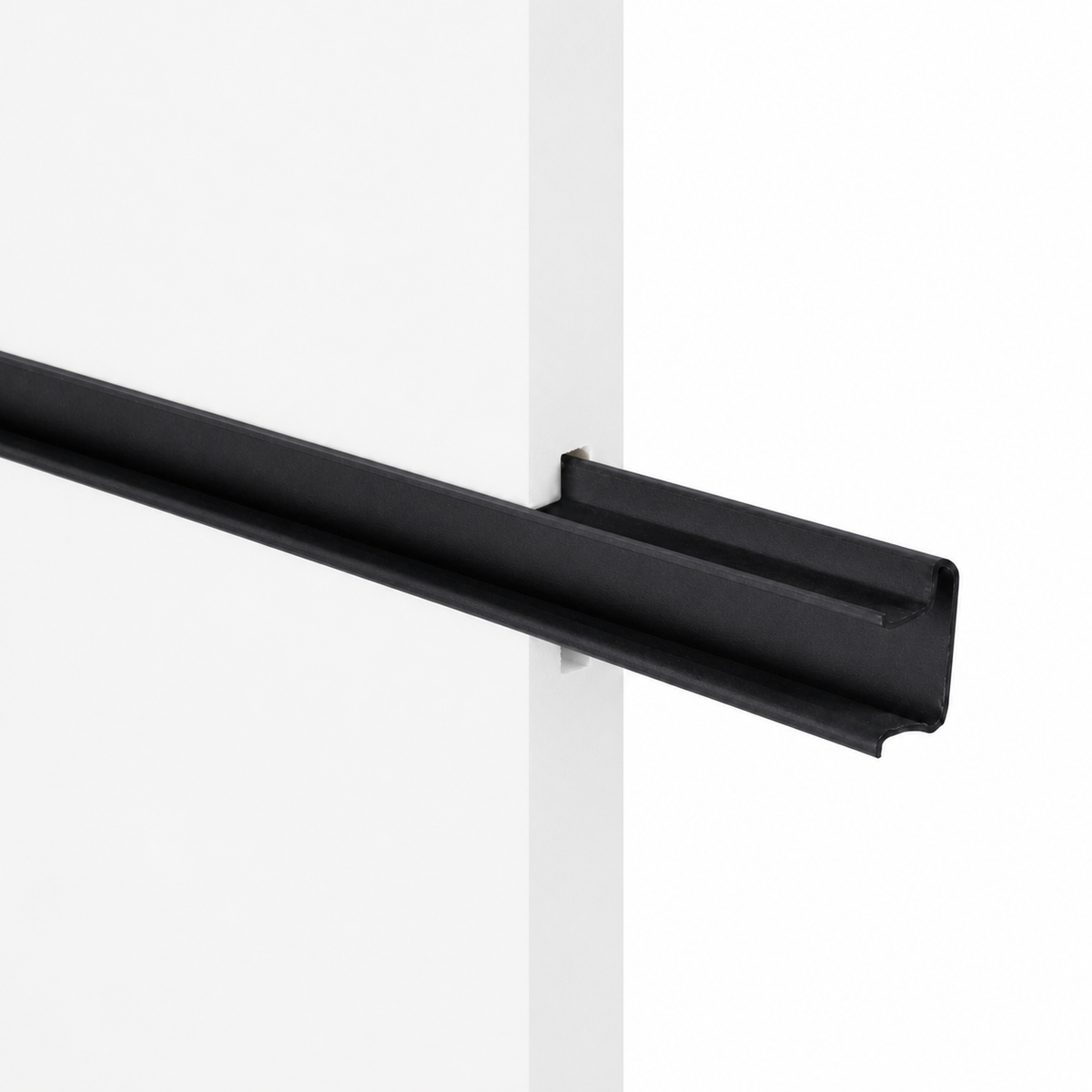 SWSIB black snap insert fitted in white slatwall